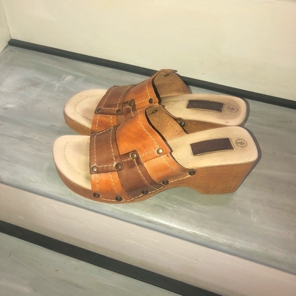 Vintage Tan Leather Sandals - Picture 2 of 10